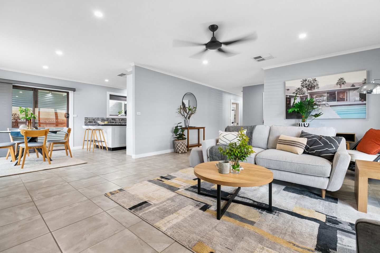 The connection between living, dining and kitchen